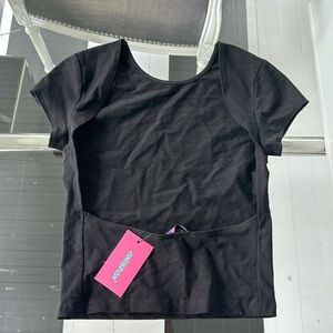 Edicted backless top